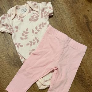10/$10 onsie and pants bundle